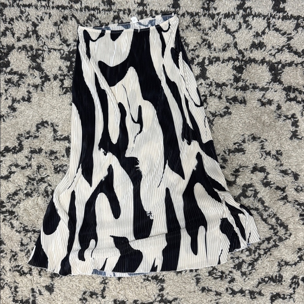 Black and White Abstract Print Skirt